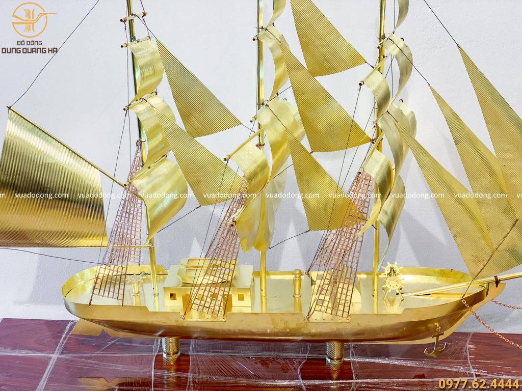 Thuyền buồm đế dài 152cm cao 96cm 