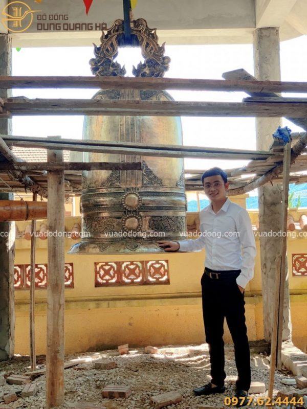 Đúc chuông đồng nặng 1 tấn tại chùa Bàu, Ba Vì, Hà Nội