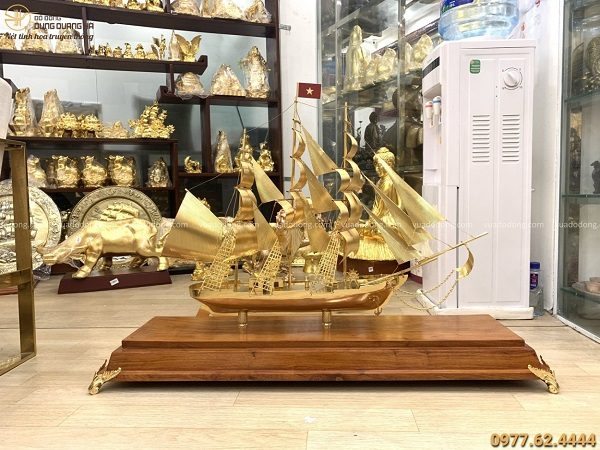 Mô hình thuyền buồm mạ vàng 24k dài 88cm cao 60 cm đế 1m04