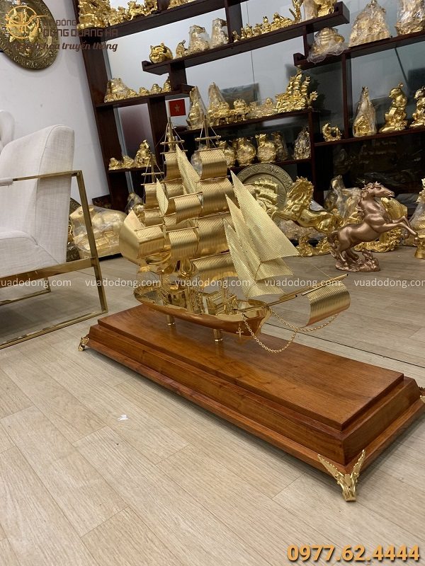 Mô hình thuyền buồm mạ vàng 24k dài 88cm cao 60 cm đế 1m04