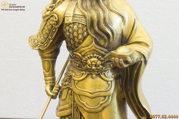 Tượng Quan Vân Trường cầm vàng và đao cao 39x10cm nặng 3,6kg