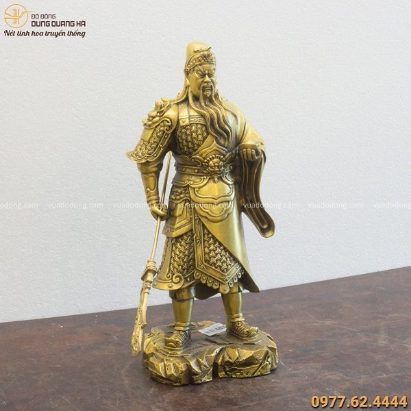 Tượng Quan Vân Trường cầm vàng và đao cao 39x10cm nặng 3,6kg