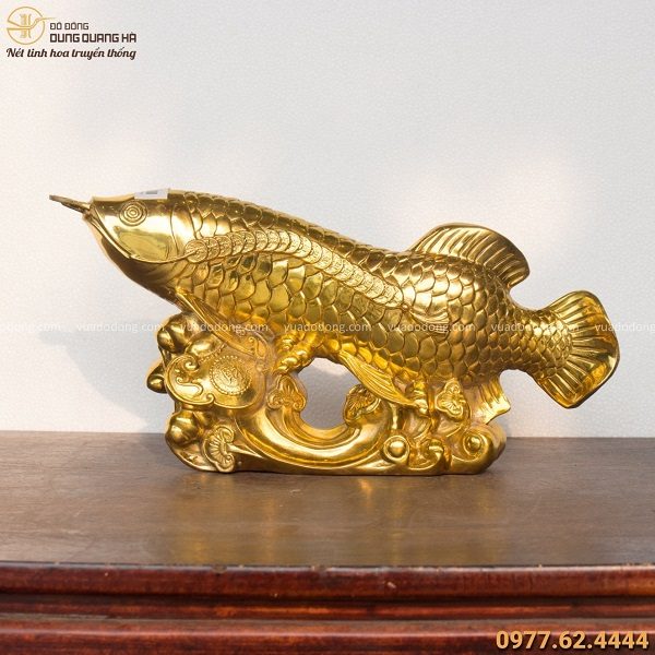 Tượng Cá phong thủy ngậm gậy Như Ý bằng đồng dát vàng 20x40cm