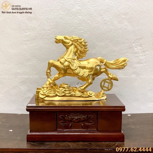Tượng Ngựa đứng trên tiền 32x45x11cm bằng đồng dát vàng 9999