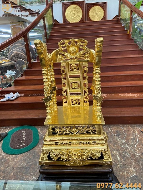Ngai thờ gia tiên đẹp bằng đồng đỏ thếp vàng 80 x 50 x 39 cm