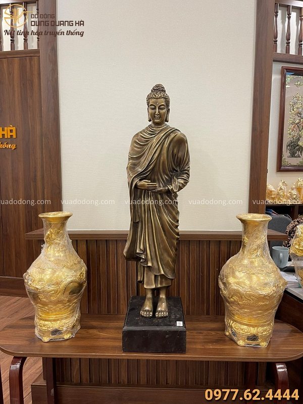 Tượng Phật khất thực bằng đồng vàng hun giả cổ cao 93cm