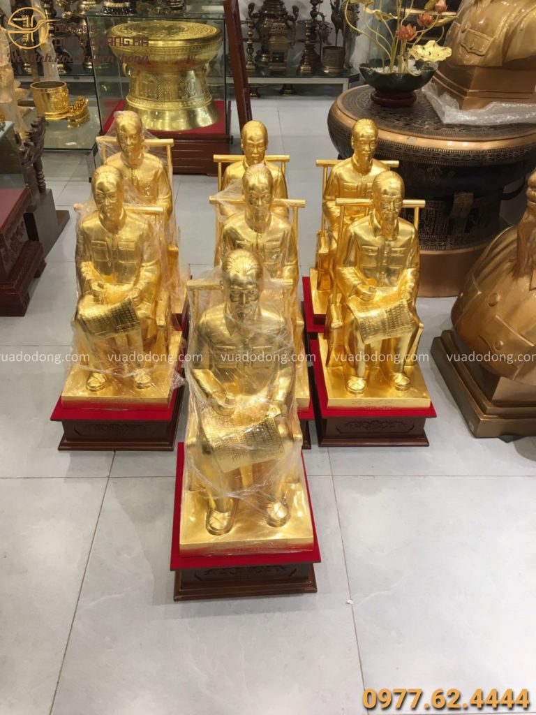 Giao 7 bức tượng Bác Hồ dát vàng 9999 cho khách 