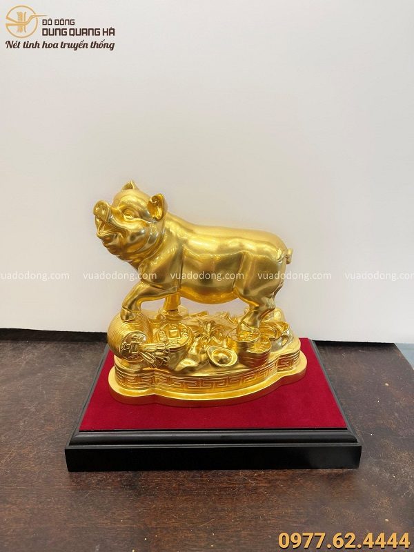 Tượng heo phong thủy cao 16cm bằng đồng vàng catut thếp vàng