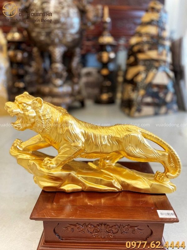 Tượng Hổ phong thủy đồng vàng thếp vàng chiều ngang 40cm