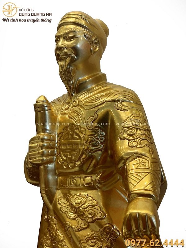 Tượng Trần Quốc Tuấn bằng đồng dát vàng 9999 đẹp tinh xảo