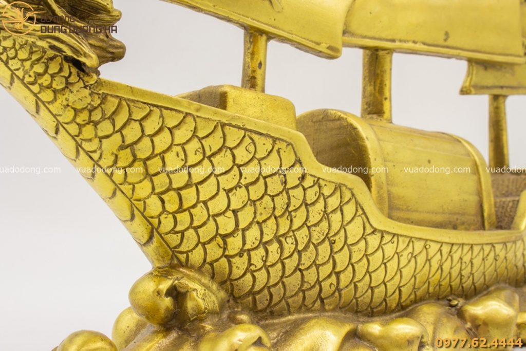 Thuyền rồng phong thủy bằng đồng vàng mộc