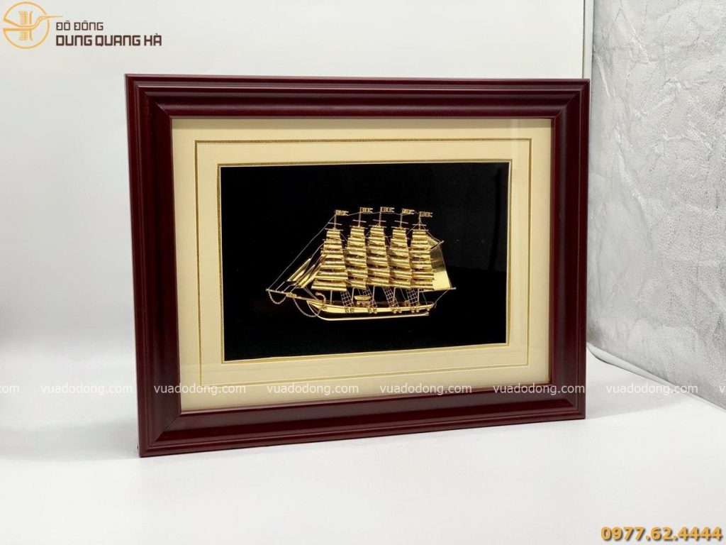 Tranh thuyền buồm mạ vàng 24k hoa văn đơn điệu