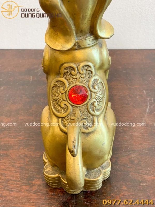 tượng chó bằng đồng vàng đứng cạnh đồng tiền chữ lộc cao 25cm (5)