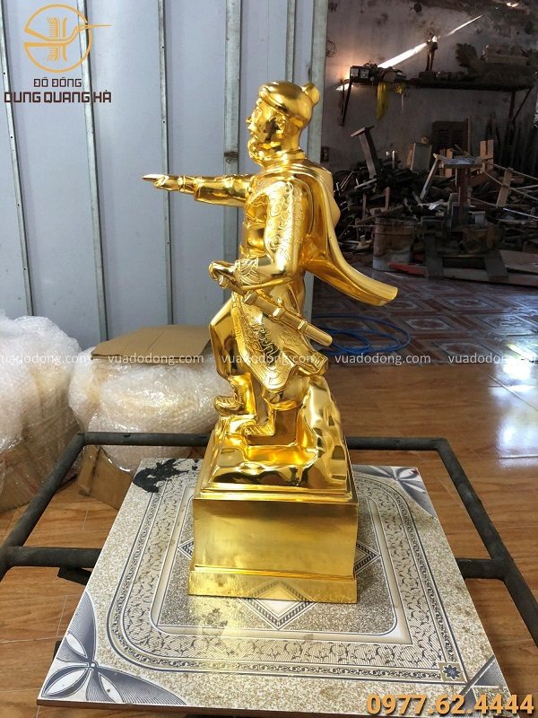 Tượng vua Ngô Quyền cao 50cm bằng đồng mạ vàng 24k