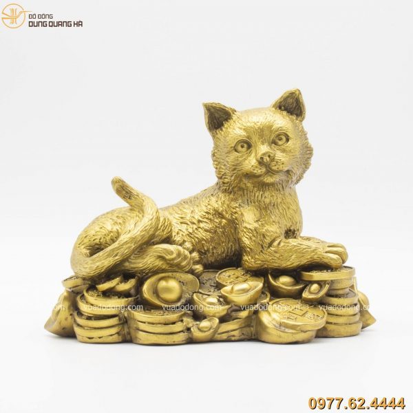 Tượng Mèo Nằm Trên Tiền Bằng Đồng Vàng Cao 17cm dài 22cm