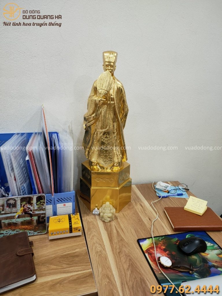 Giao tượng Khổng Minh cho khách HN
