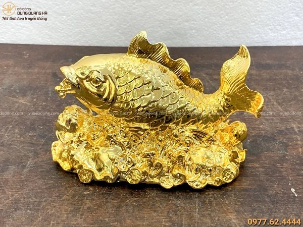 Tượng cá chép hoa sen độc đáo bằng đồng vàng mạ vàng 13x18cm
