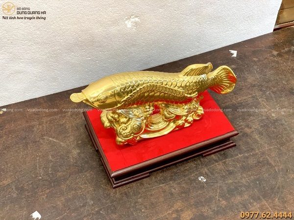 Tượng Cá Rồng ngậm gậy Như Ý 20x40cm đồng vàng thếp vàng