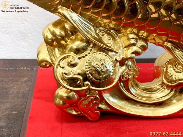 Tượng Cá Rồng ngậm gậy Như Ý 20x40cm đồng vàng thếp vàng