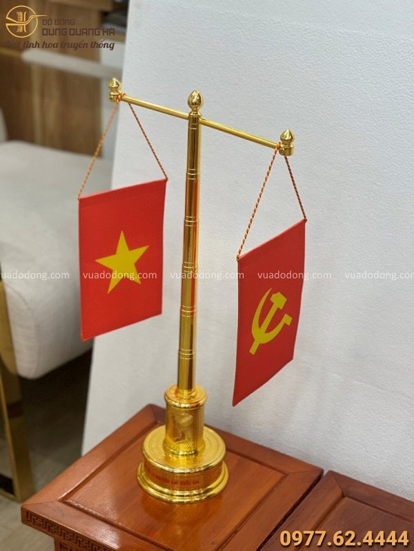 Cột cờ bằng đồng đế bản đồ Việt Nam mạ vàng cao 57cm mẫu 2