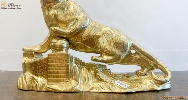 Tượng ông Hổ phong thủy bằng đồng catut kích thước 42x32cm