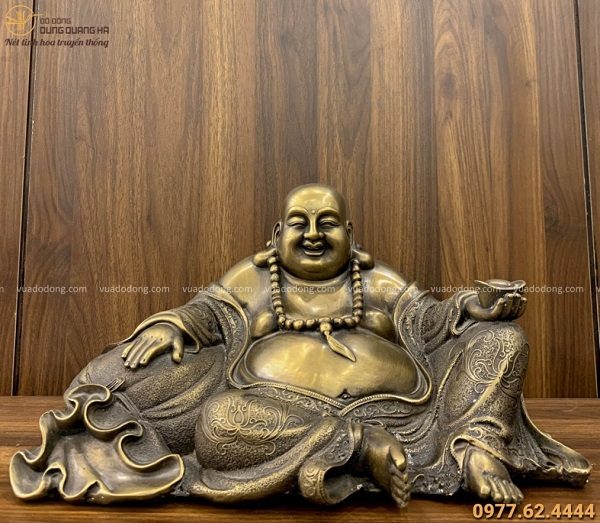 Tượng Phật Di Lặc mặc áo hoa ngồi tựa bị bằng đồng vàng 20x40cm