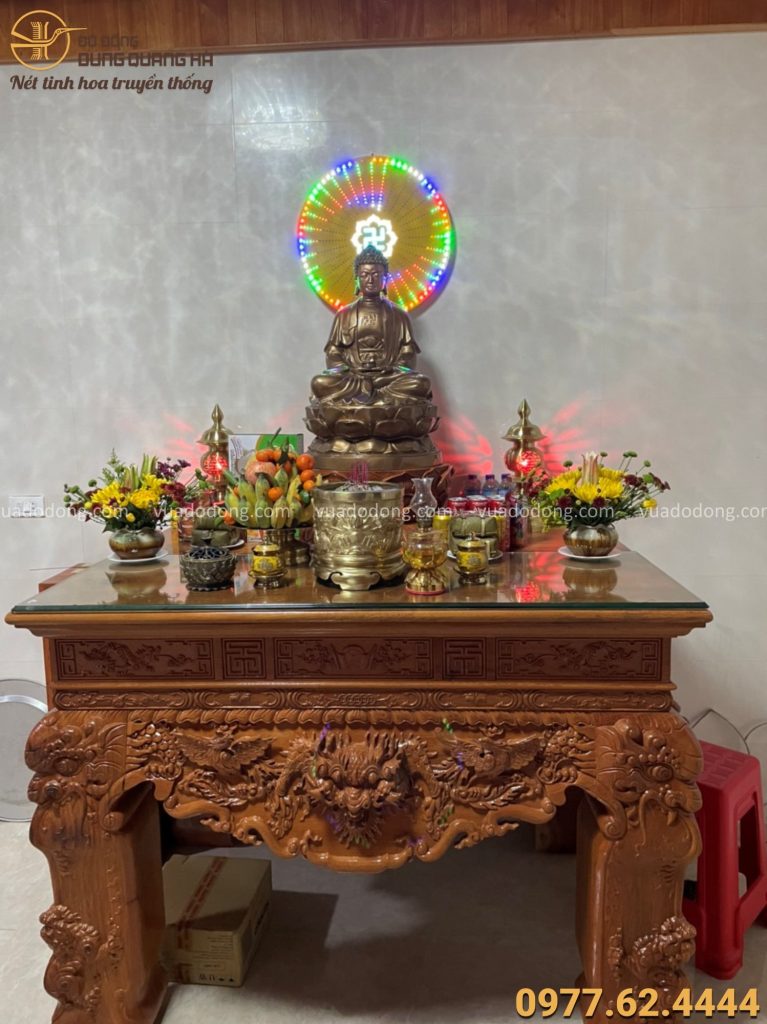 Bàn giao tượng Phật Dược Sư cho khách