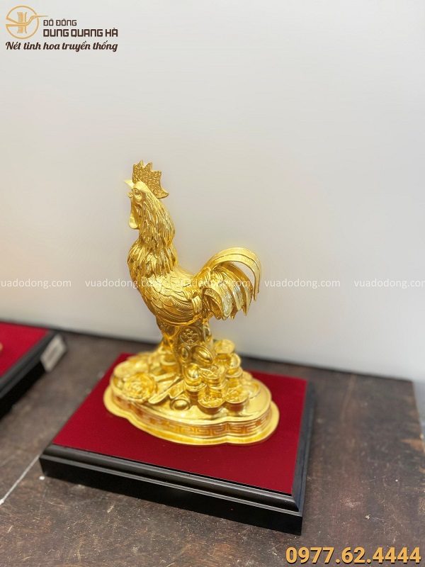 Tượng gà trống tài lộc bằng đồng vàng catut thếp vàng cao 16cm