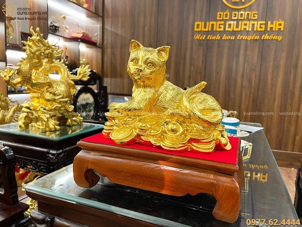 Tượng mèo phong thủy bằng đồng đỏ thếp vàng 9999 dài 30cm