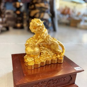 Tượng Hổ tài lộc ôm hũ tiền bằng đồng vàng dát vàng 20x20 cm