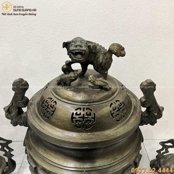 Bộ thờ tam sự đỉnh hạc hun giả cổ trưng bày bảo tàng Từ Sơn - Bắc Ninh