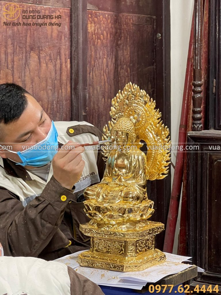 Công đoạn thếp vàng tượng Phật