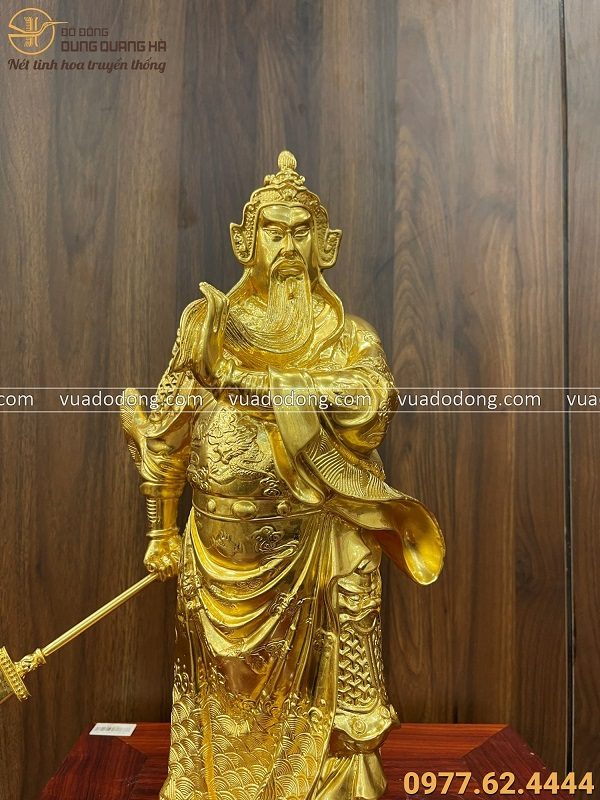 Tượng Quan Vân Trường đứng cầm đao vuốt râu cao 50cm dát vàng