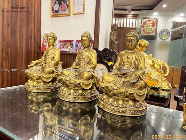 Tượng Tam Thế Phật ngồi bằng đồng vàng kích thước 32cm x 21cm x 19cm
