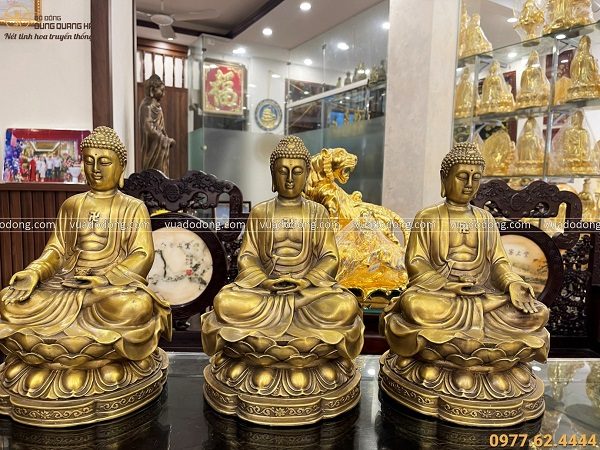 Tượng Tam Thế Phật ngồi bằng đồng vàng kích thước 32cm x 21cm x 19cm