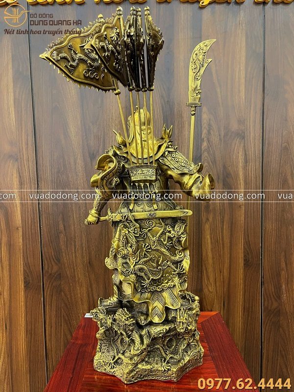 Tượng Quan Công đứng bệ rồng đeo cờ lệnh 50x24x20cm nặng 10,5kg