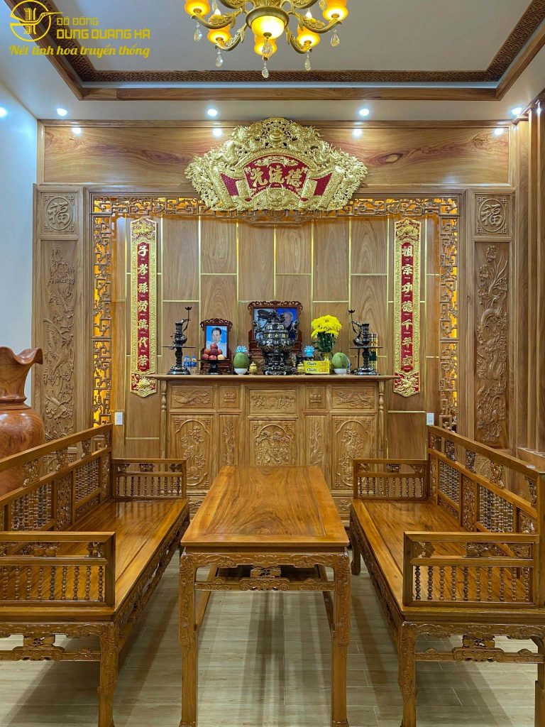 Bộ cuốn thư câu đối 1m76 dát vàng và bộ đồ thờ tam khí kỹ dát điểm vàng của khách Phú Yên