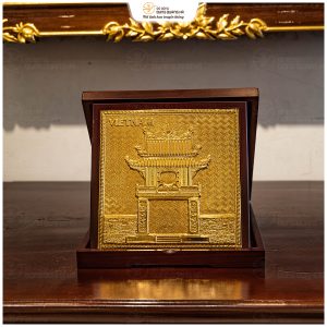 Bộ sưu tập tranh đồng lưu niệm bằng đồng để bàn dát vàng khung gỗ