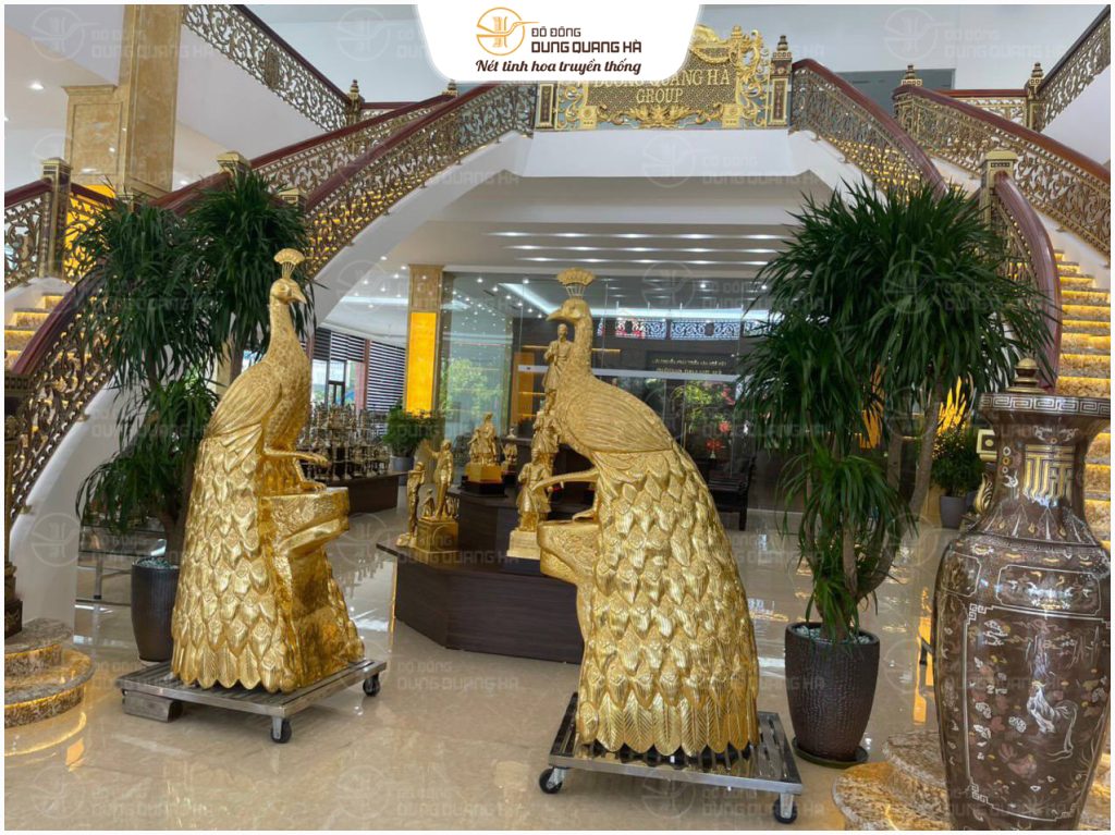 Giao đôi công bằng đồng vàng cao 2m05 cho khách tại Hà Nội.