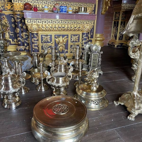 Giao tượng chân dung, đồ thờ các loại tại nhà thờ họ huyện Thạnh Phú - Bến Tre