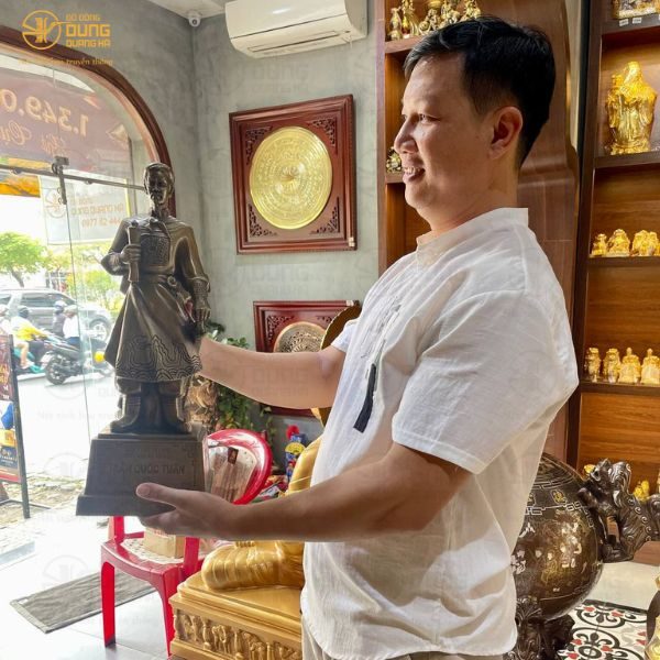Khách hàng tại Đồng Nai thỉnh ấn rồng dát vàng + tượng Trần Hưng Đạo 