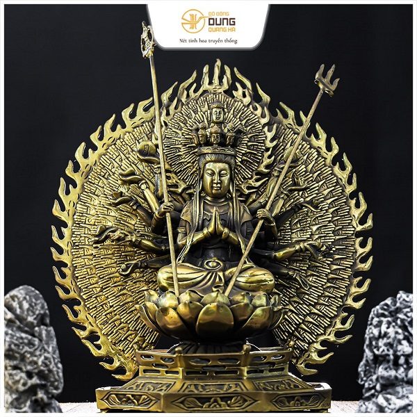 Tượng Phật Thiên Thủ Thiên Nhãn ngự đài sen bằng đồng vàng cao 26cm