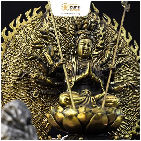 Tượng Phật Thiên Thủ Thiên Nhãn ngự đài sen bằng đồng vàng cao 26cm