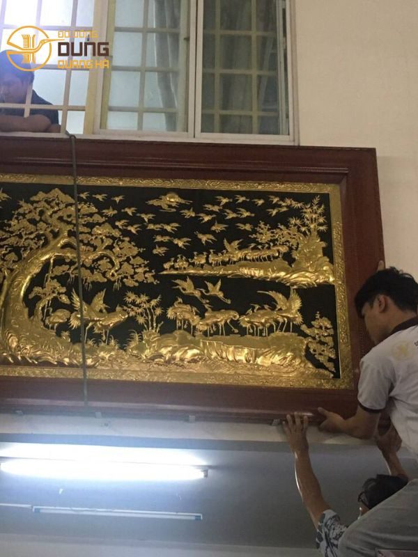 Lắp tranh Bách Hạc Quần Tùng dát vàng ở Sài Gòn