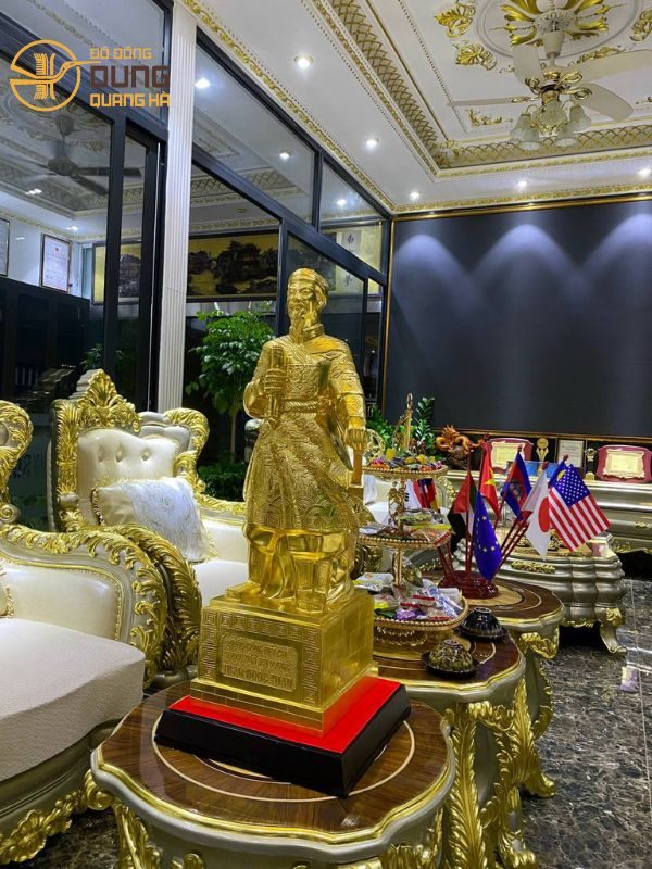 Bàn giao Tượng Trần Hưng Đạo 70 dát vàng tại Đông Anh, Hà Nội