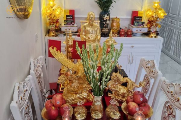 Trưng bày tượng Bác Hồ và tượng linh vật phong thuỷ tại nhà khách ở Hà Nội