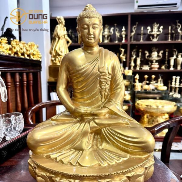 Khách hàng tới cửa hàng cơ sở Sài Gòn thỉnh tượng Phật Thích Ca 40cm