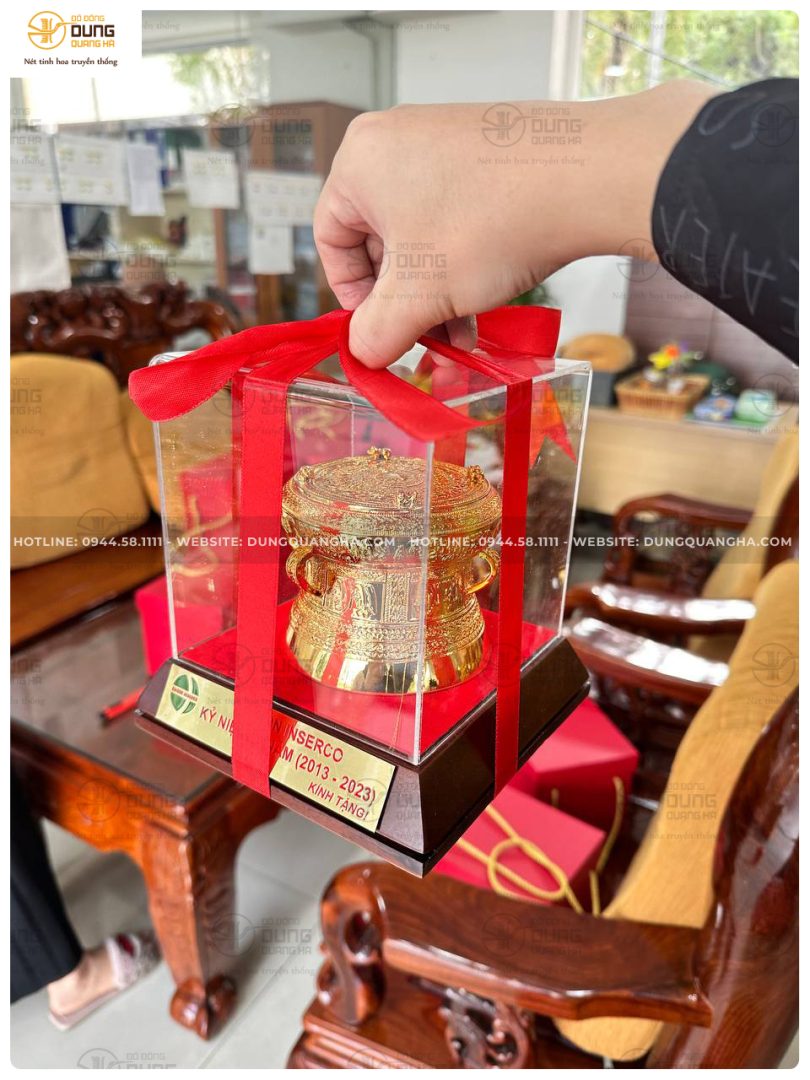 Đồ đồng Dung Quang Hà hoàn thiện 50 quả trống lưu niệm cho khách Thủ Đức - Sài Gòn