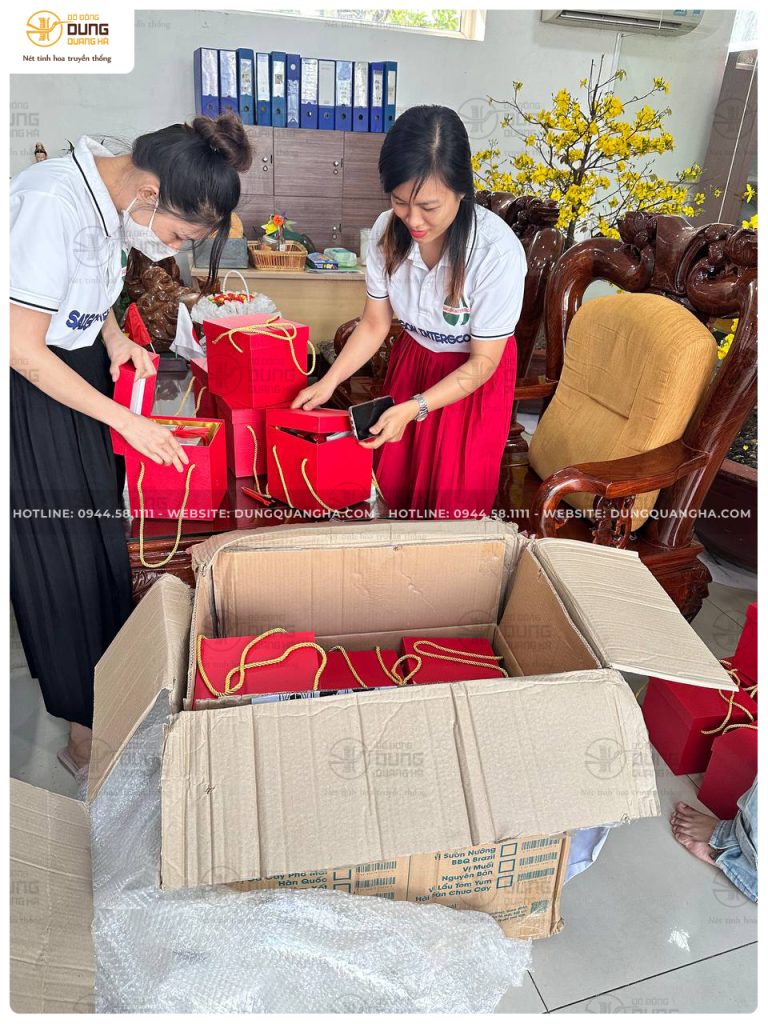 Đồ đồng Dung Quang Hà hoàn thiện 50 quả trống lưu niệm cho khách Thủ Đức - Sài Gòn 
