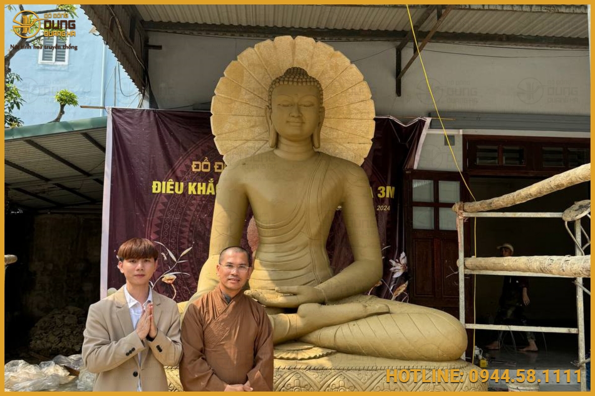 Sư thầy về thăm xưởng đồ đồng Dung Quang Hà duyệt mẫu tượng Thích Ca cao 3m